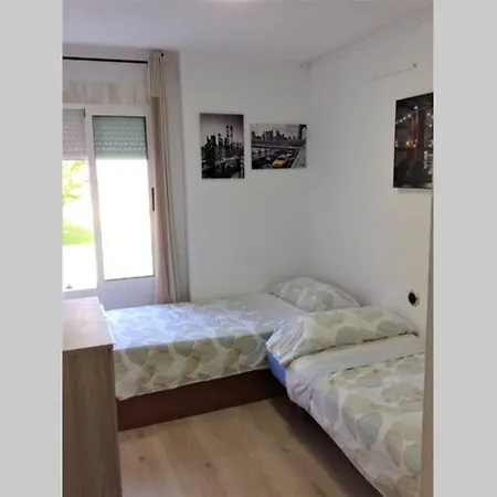 Bonito Piso Frente Al Mar Con Piscina Y Parking *