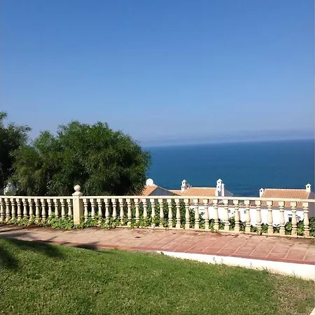 Bonito Piso Frente Al Mar Con Piscina Y Parking